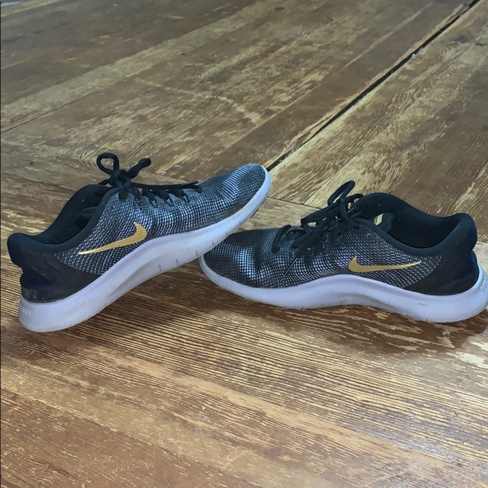 Nike Flex Run Tennis Shoes